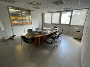 Local d'activités dans Le Plessis-Bouchard à vendre Photo intérieure– Image 1 sur 6