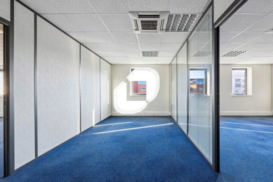 Bureau dans Bussy-Saint-Georges à louer - Photo intérieure – Image 2 sur 11