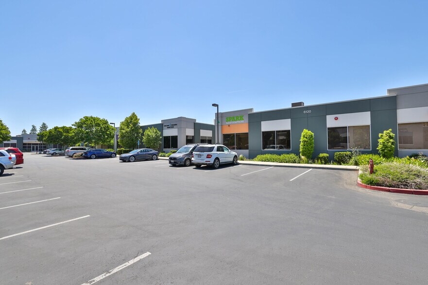 6120 Hellyer Ave, San Jose, CA à louer - Photo de l’immeuble – Image 3 sur 8