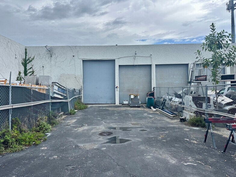 3383 SW 11th Ave, Fort Lauderdale, FL à louer - Photo de l’immeuble – Image 2 sur 3