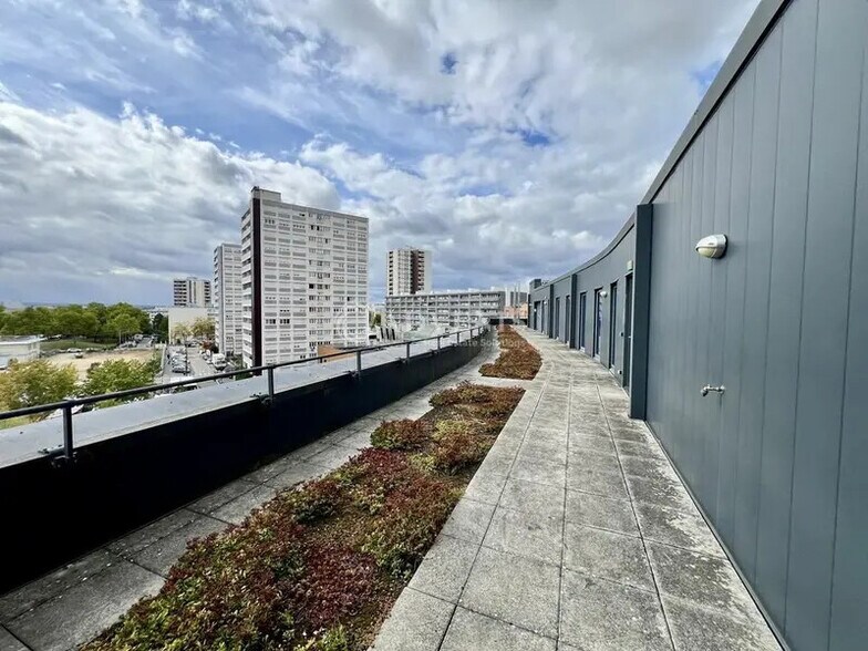 Bureau dans Argenteuil à louer - Photo de l’immeuble – Image 2 sur 12