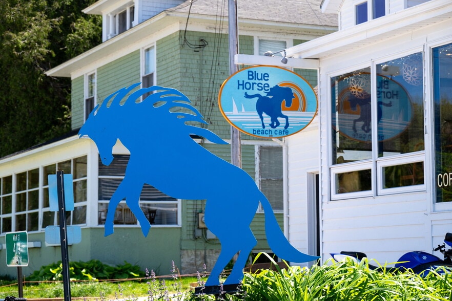 4113 Main St, Fish Creek, WI à vendre - Photo principale – Image 1 sur 128