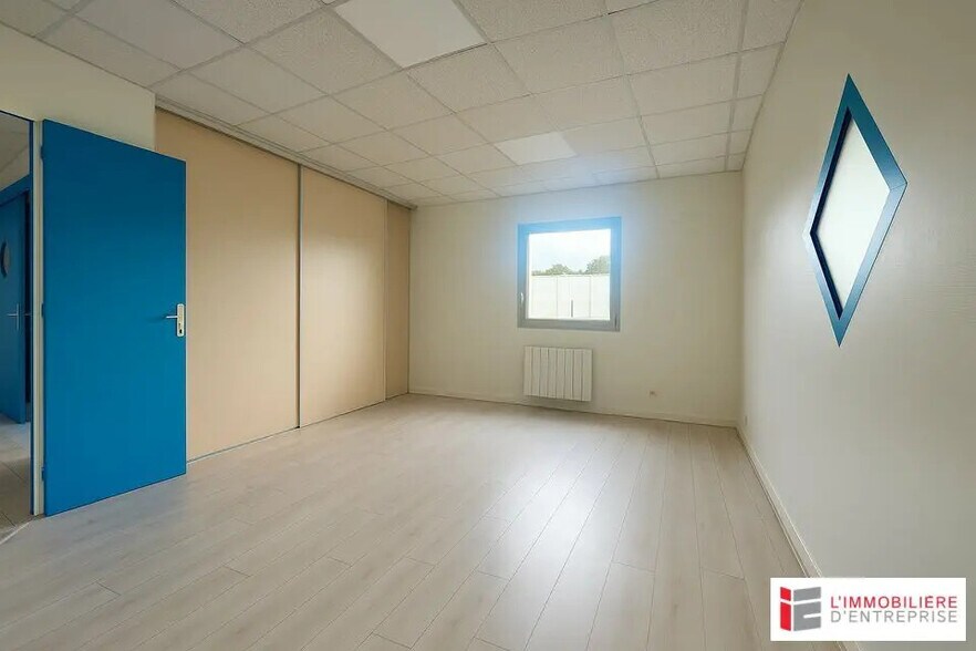 Bureau dans Betton à louer - Photo de l’immeuble – Image 2 sur 4