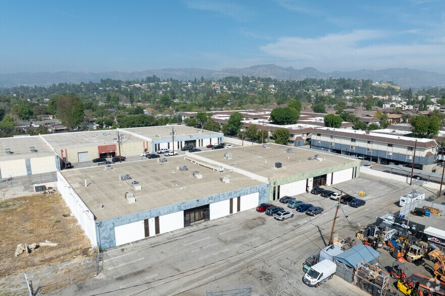 8411-8421 Canoga Ave, Canoga Park, CA à louer - Photo de l’immeuble – Image 2 sur 10