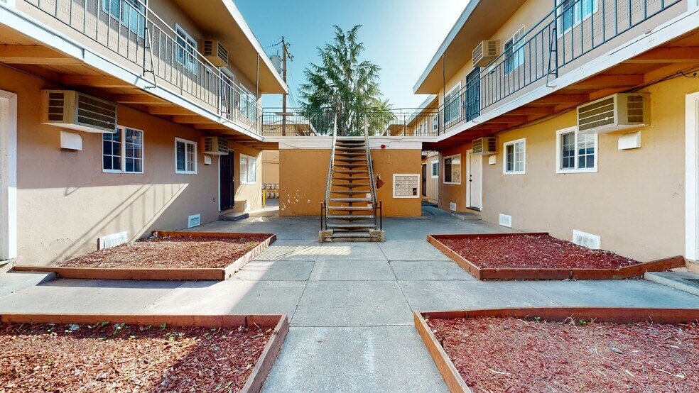 618-631 Plaza Ave, Sacramento, CA à vendre - Numérisation 3D Matterport – Image 2 sur 25