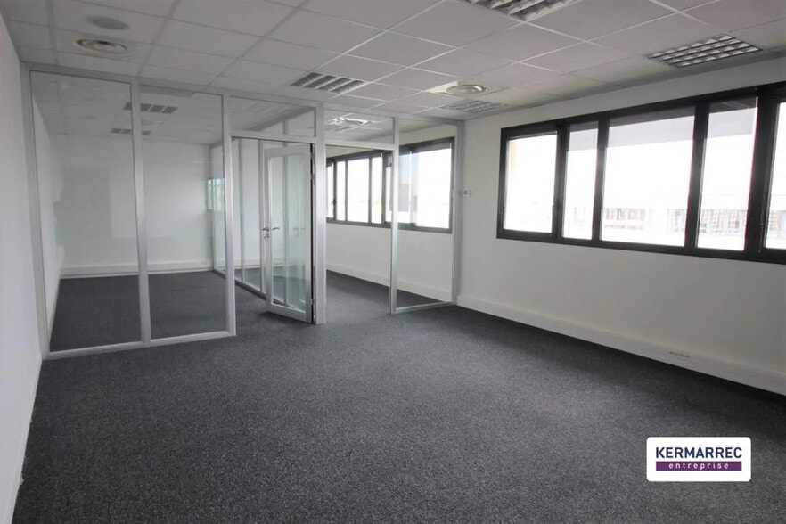 Bureau dans Saint-Grégoire à vendre - Photo de l’immeuble – Image 3 sur 9