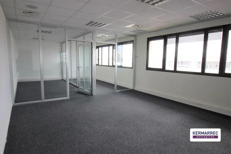 Bureau dans Saint-Grégoire à vendre - Photo intérieure – Image 3 sur 9