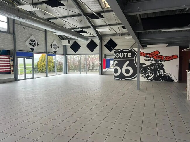 Plus de détails pour Local commercial à vendre