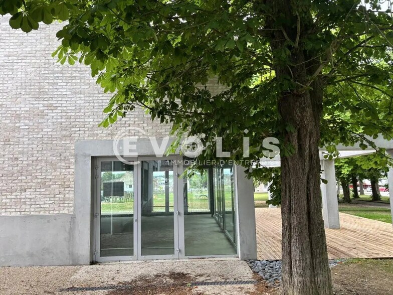 Local commercial dans Rivery à louer - Photo de l’immeuble – Image 3 sur 4
