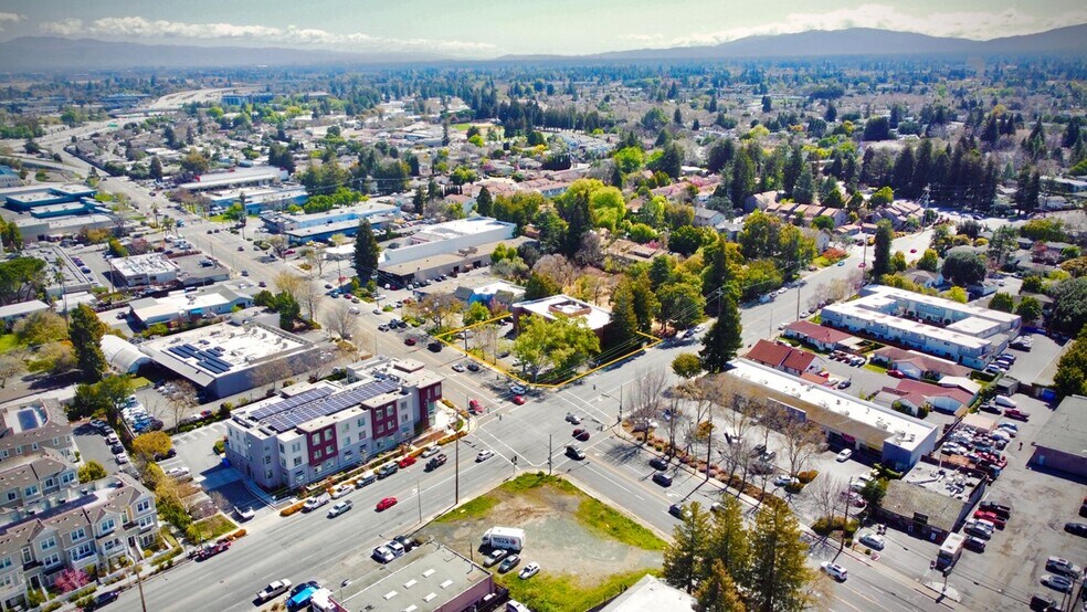 2083 Old Middlefield Way, Mountain View, CA à vendre - Photo de l’immeuble – Image 3 sur 11
