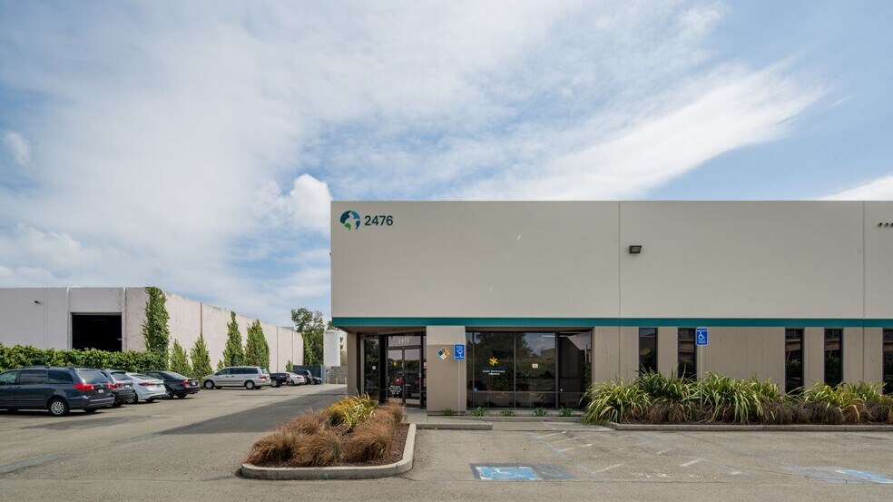 2446-2476 Verna Ct, San Leandro, CA à louer - Photo de l’immeuble – Image 2 sur 10