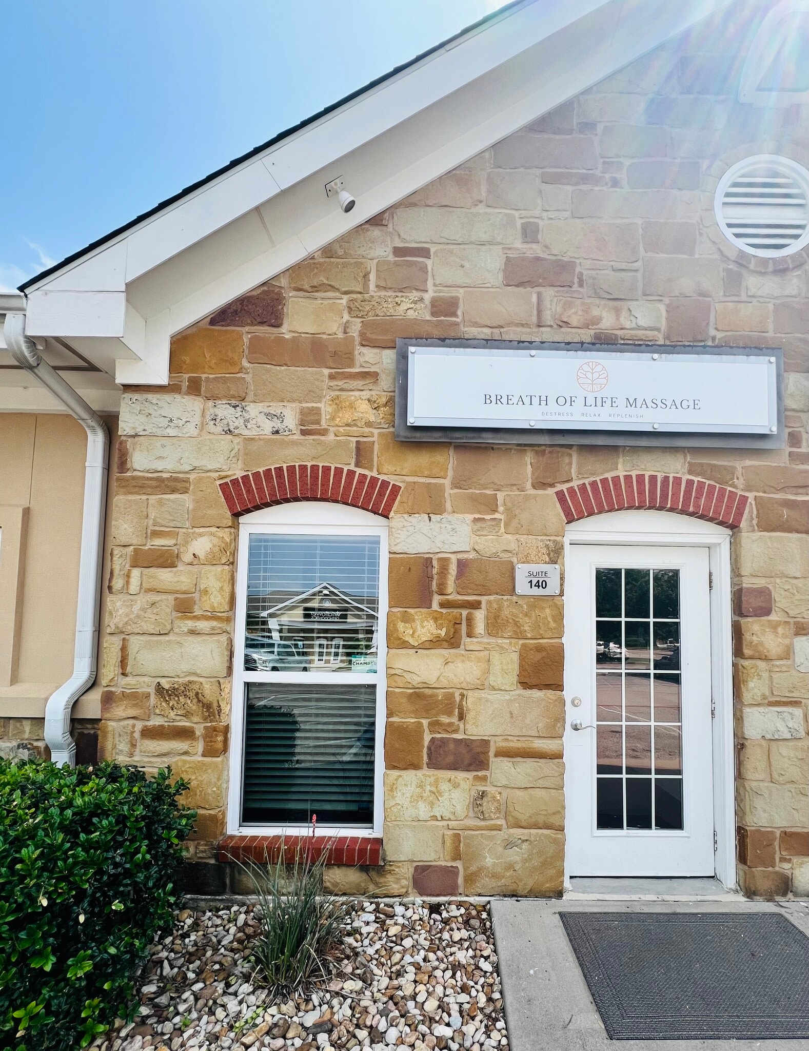 305 N Heatherwilde Blvd, Pflugerville, TX à louer Photo de l’immeuble– Image 1 sur 10
