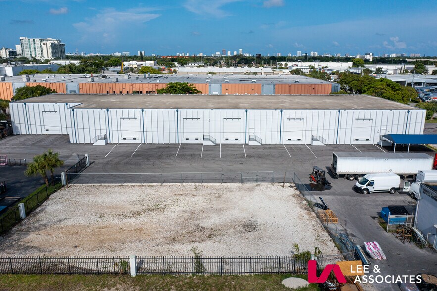 1401 SW 8th St, Pompano Beach, FL à louer - Photo de l’immeuble – Image 2 sur 56