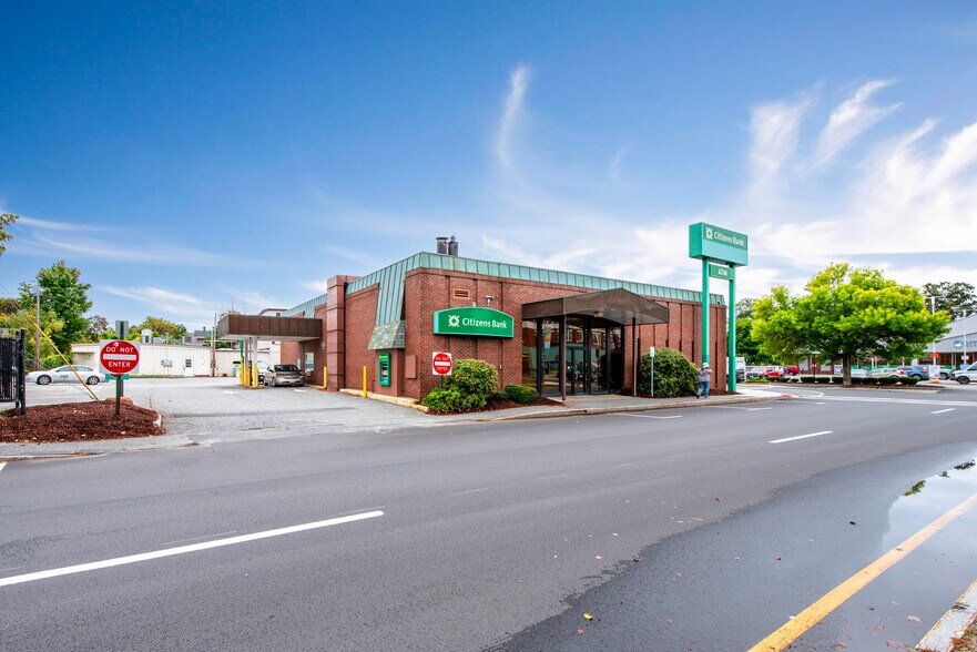 74-78 Pleasant St, Claremont, NH à vendre - Photo de l’immeuble – Image 3 sur 6