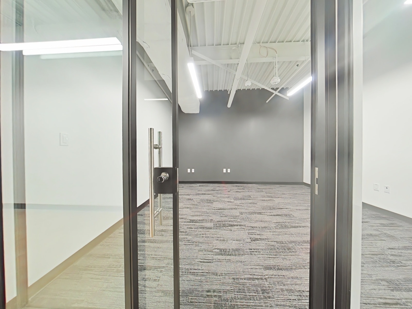 7701 Lemmon Ave, Dallas, TX à louer Photo intérieure– Image 1 sur 6