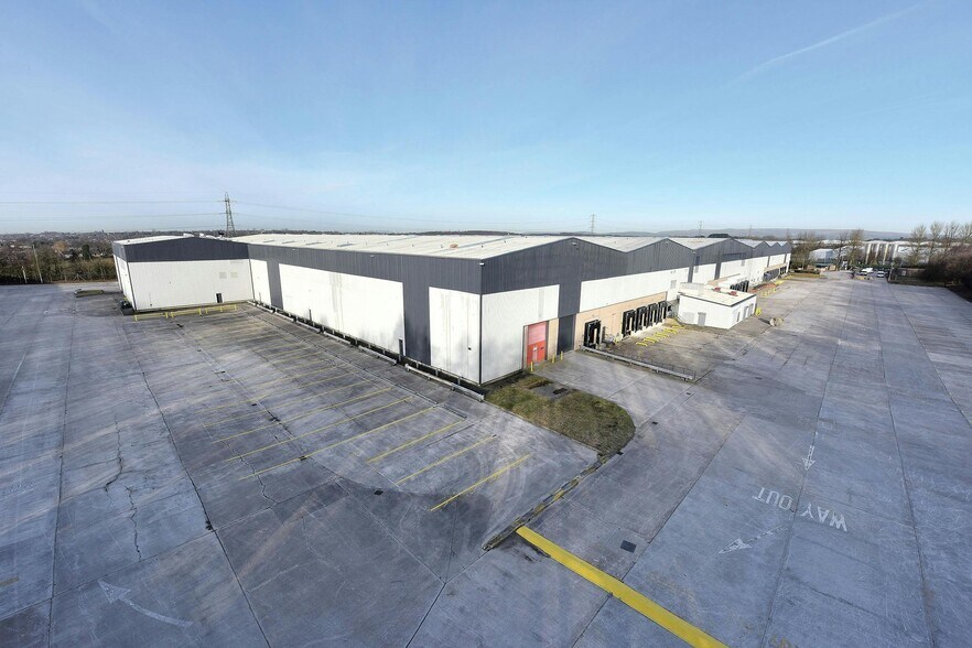Touchet Hall Rd, Manchester à louer - Photo de l’immeuble – Image 1 sur 7