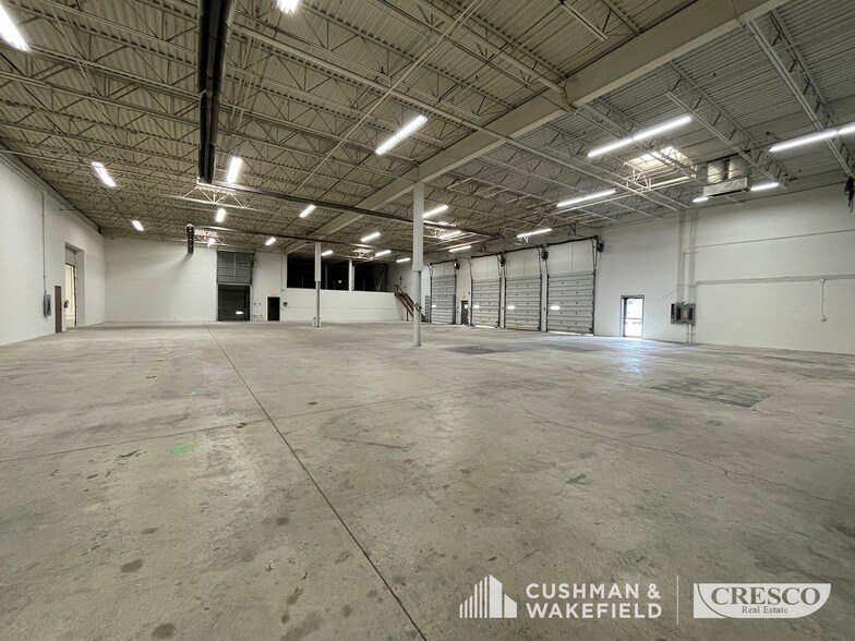 720 E Highland Rd, Macedonia, OH à louer - Photo de l’immeuble – Image 3 sur 27