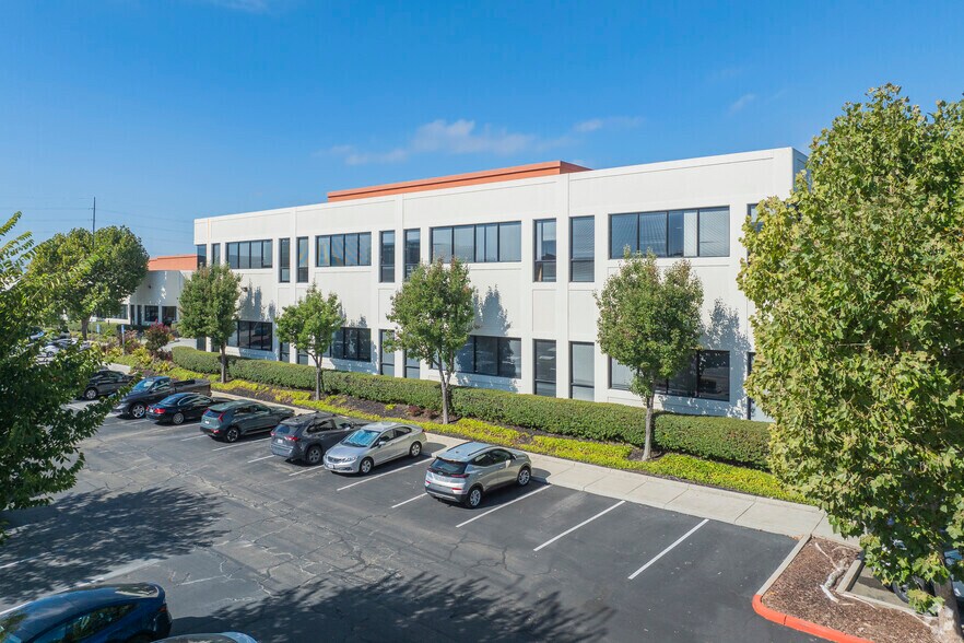 110 Baytech Dr, San Jose, CA à vendre - Photo de l’immeuble – Image 2 sur 16
