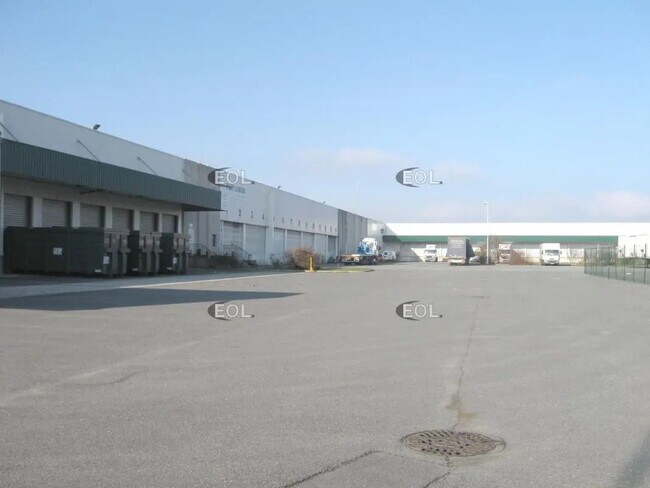 Plus de détails pour 25 Rue du Paradis, Ormes - Industriel/Logistique à louer