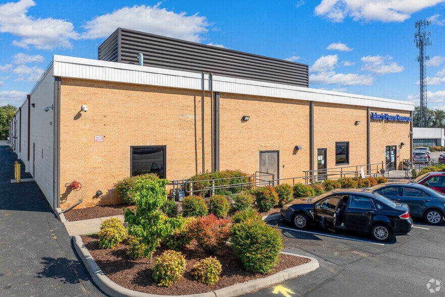 2727 Franklin Rd SW, Roanoke, VA à louer - Photo de l’immeuble – Image 3 sur 21