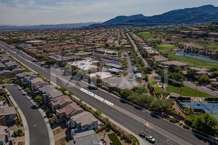 1669 W Horizon Ridge Pky, Henderson, NV à vendre - Photo de l’immeuble – Image 2 sur 6