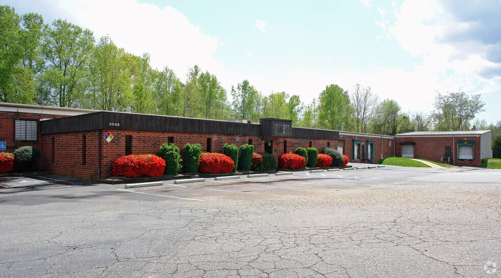 2066 Industrial Dr, Newton, NC à louer - Photo principale – Image 1 sur 15
