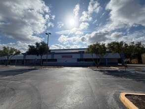 1861 N Highland Ave, Clearwater, FL à louer Photo intérieure– Image 2 sur 5