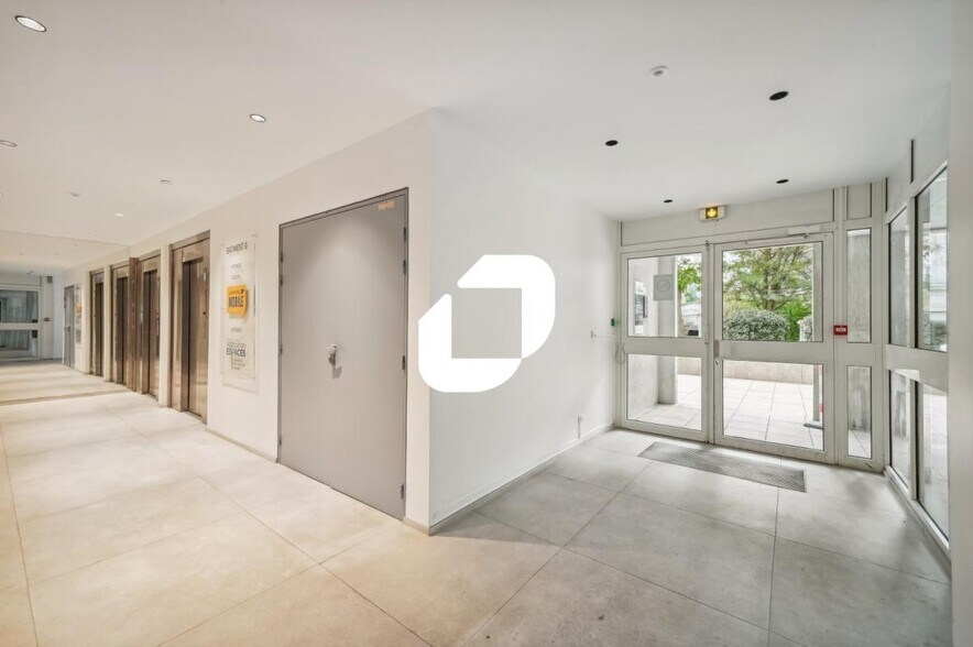 855 Avenue Roger Salengro, Chaville à louer - Photo de l’immeuble – Image 2 sur 20
