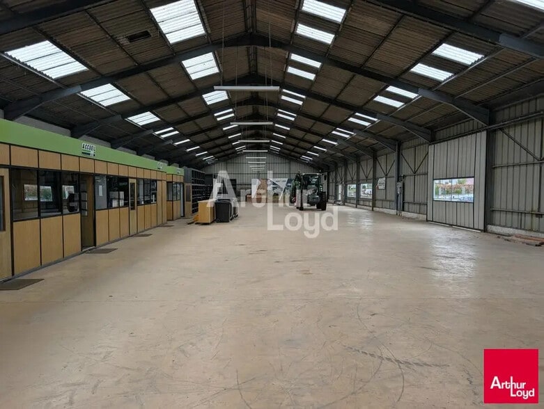 Local d'activités dans Le Rheu à vendre - Photo de l’immeuble – Image 3 sur 8