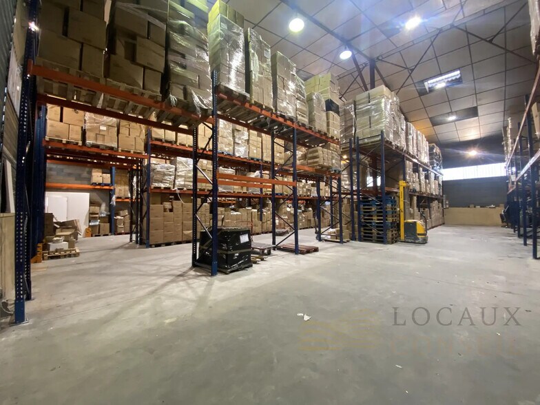Local d'activités dans Argenteuil à vendre - Photo de l’immeuble – Image 2 sur 9