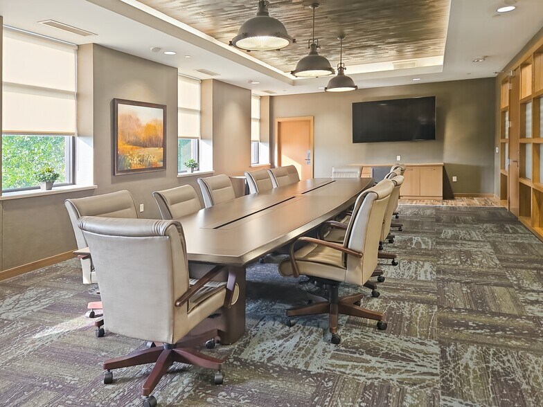 3402 Oakwood Mall Dr, Eau Claire, WI à louer - Photo intérieure – Image 1 sur 9