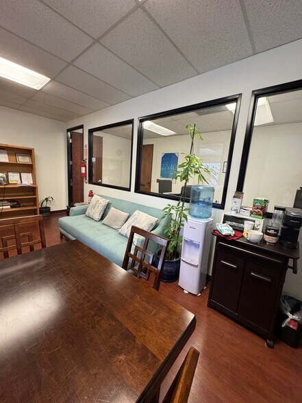 8141 E 2nd St, Downey, CA à louer - Autre – Image 2 sur 5