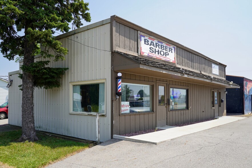 908 N Wayne St, Angola, IN à vendre - Photo de l’immeuble – Image 3 sur 4