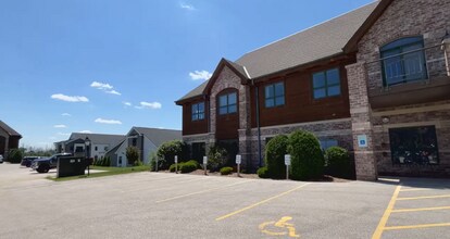 1035 W Glen Oaks Ln, Mequon, WI à louer - Vidéo sur l’annonce professionnelle 