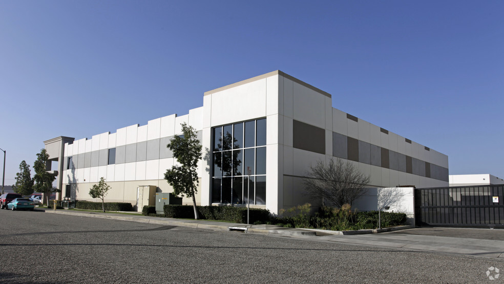 375 N Sequoia Ave, Ontario, CA à louer - Photo de l’immeuble – Image 3 sur 3