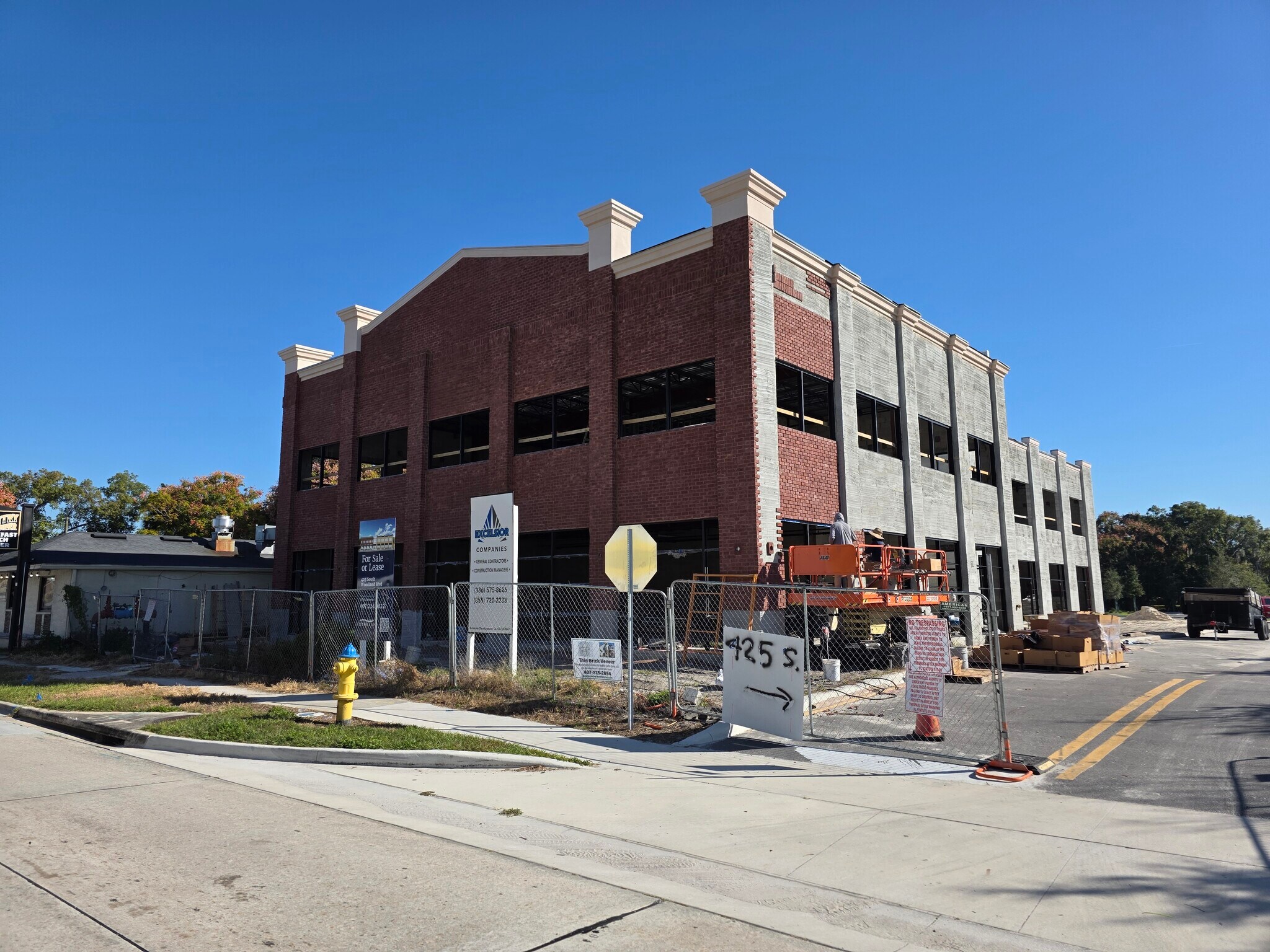 425 S Woodland Blvd, Deland, FL à vendre Photo de l’immeuble– Image 1 sur 14