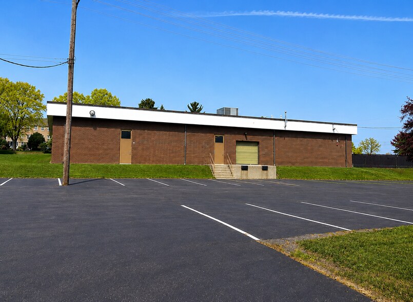 50 Jefferson Park Rd, Warwick, RI à vendre - Photo de l’immeuble – Image 2 sur 3