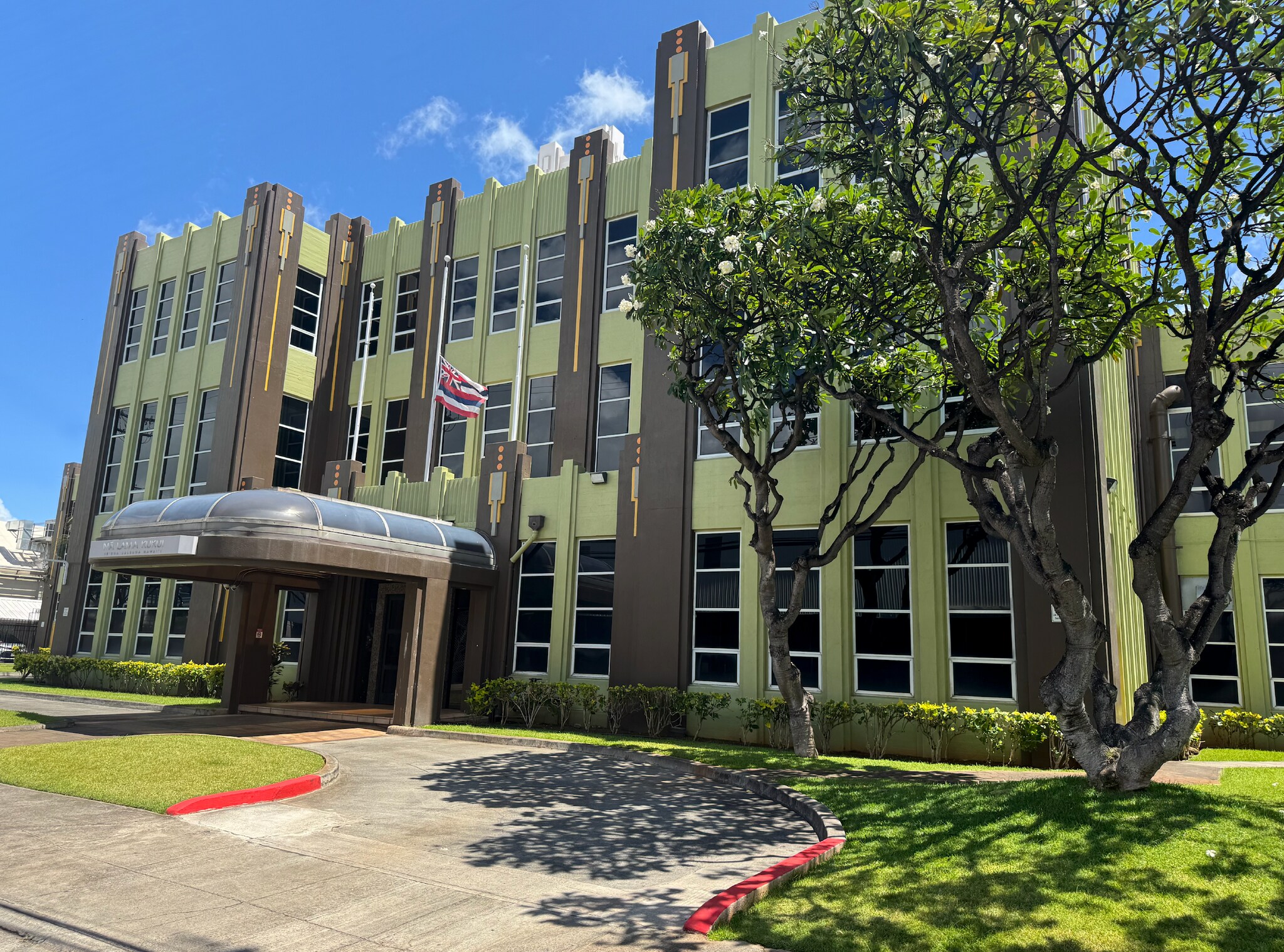 560 Nimitz Hwy, Honolulu, HI à louer Photo de l’immeuble– Image 1 sur 8