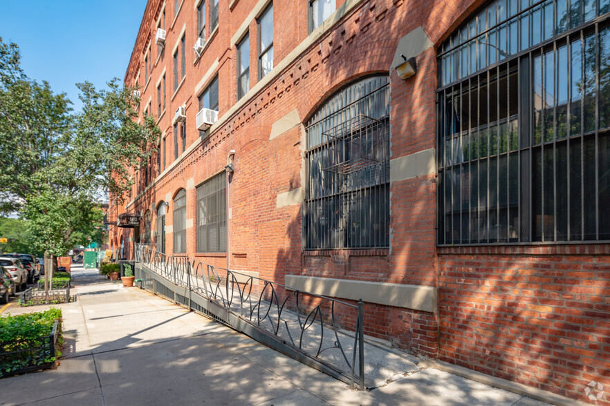 163 Carlton Ave, Brooklyn, NY à vendre - Photo de l’immeuble – Image 3 sur 35
