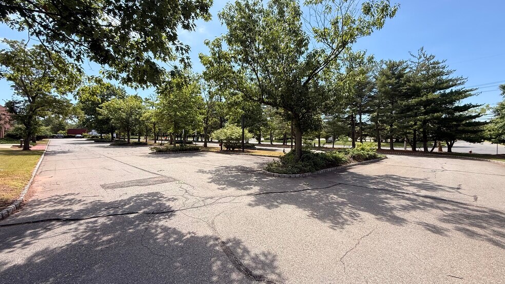 240 Circle Dr N, Piscataway, NJ à vendre - Photo de l’immeuble – Image 3 sur 16