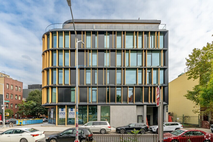28 Herbert St, Brooklyn, NY à louer - Photo de l’immeuble – Image 3 sur 6