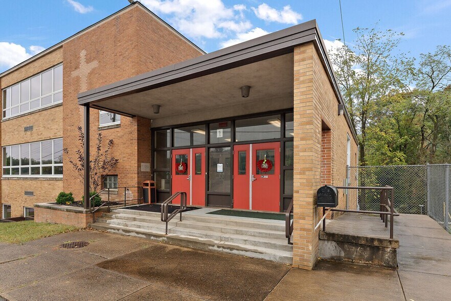 3953 Kirk Ave, Allison Park, PA à louer - Photo de l’immeuble – Image 1 sur 12