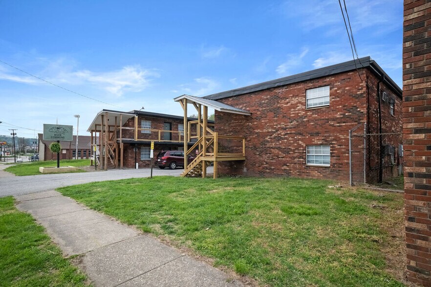 1607 Bigley Ave, Charleston, WV à vendre - Photo de l’immeuble – Image 2 sur 18
