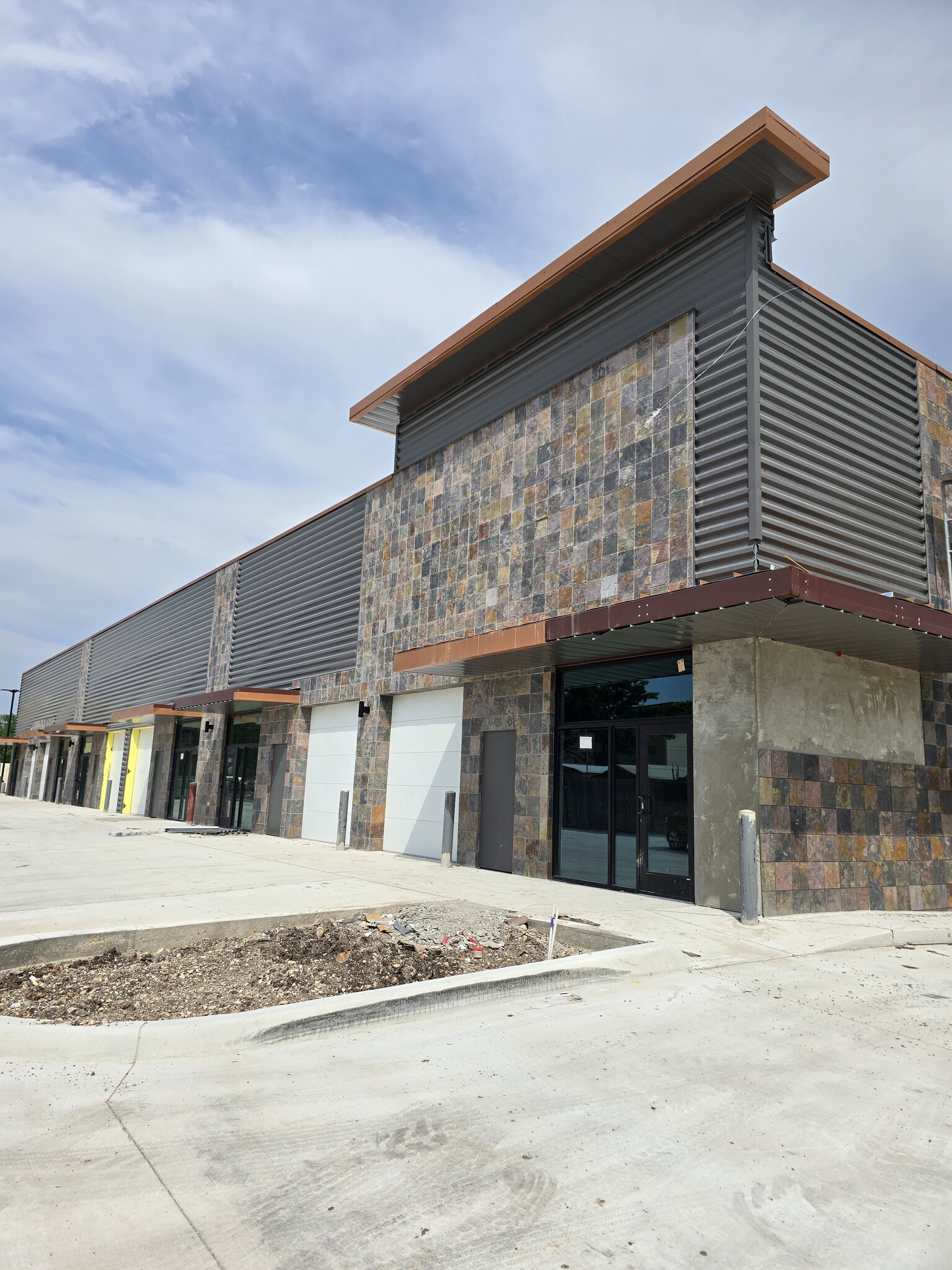 9850 Huebner Rd, San Antonio, TX à louer Photo de l’immeuble– Image 1 sur 17