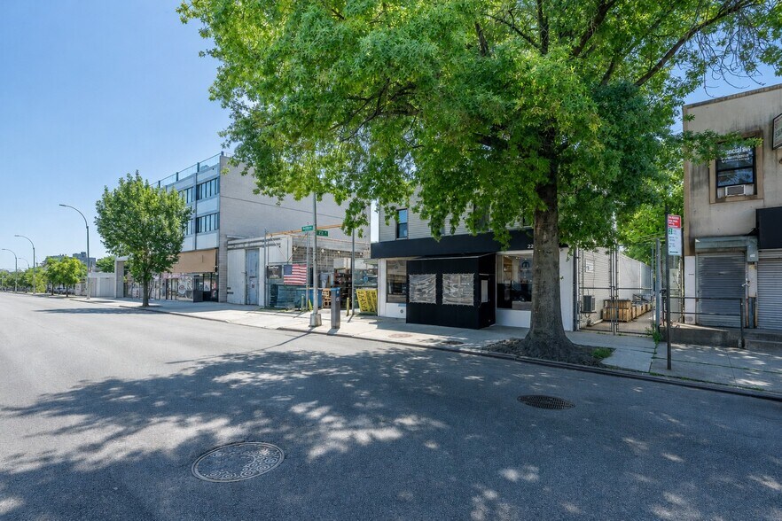 21120 Northern Blvd, Bayside, NY à vendre - Photo de l’immeuble – Image 2 sur 4