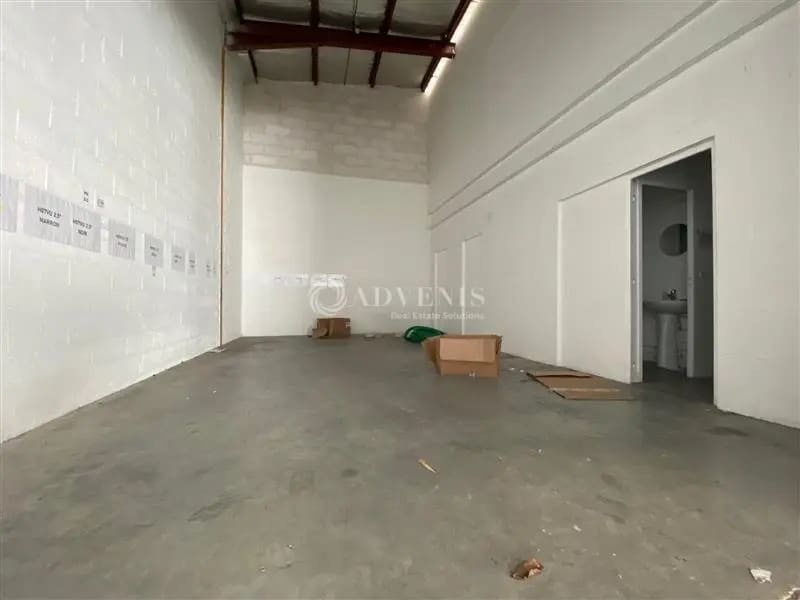 Local d’activités dans Quincy-Voisins à louer Photo intérieure– Image 1 sur 9