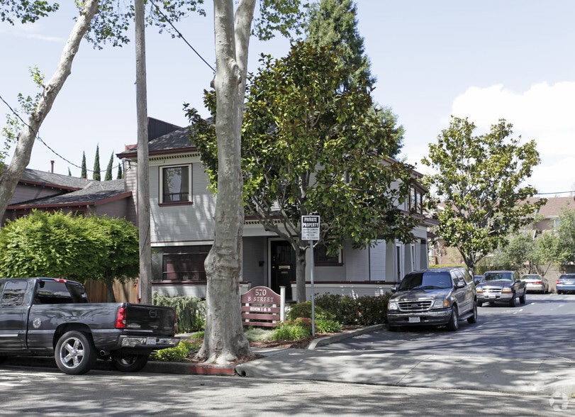 570 B St, Hayward, CA à vendre - Photo principale – Image 1 sur 2