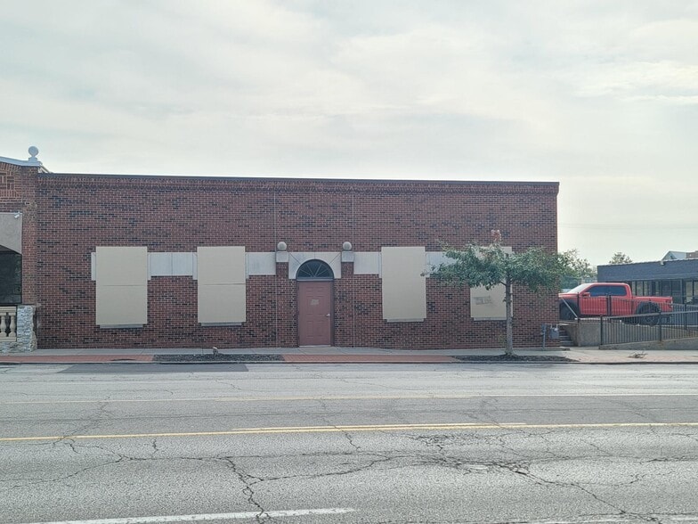 3947 Broadway St, Kansas City, MO à louer - Photo de l’immeuble – Image 1 sur 8
