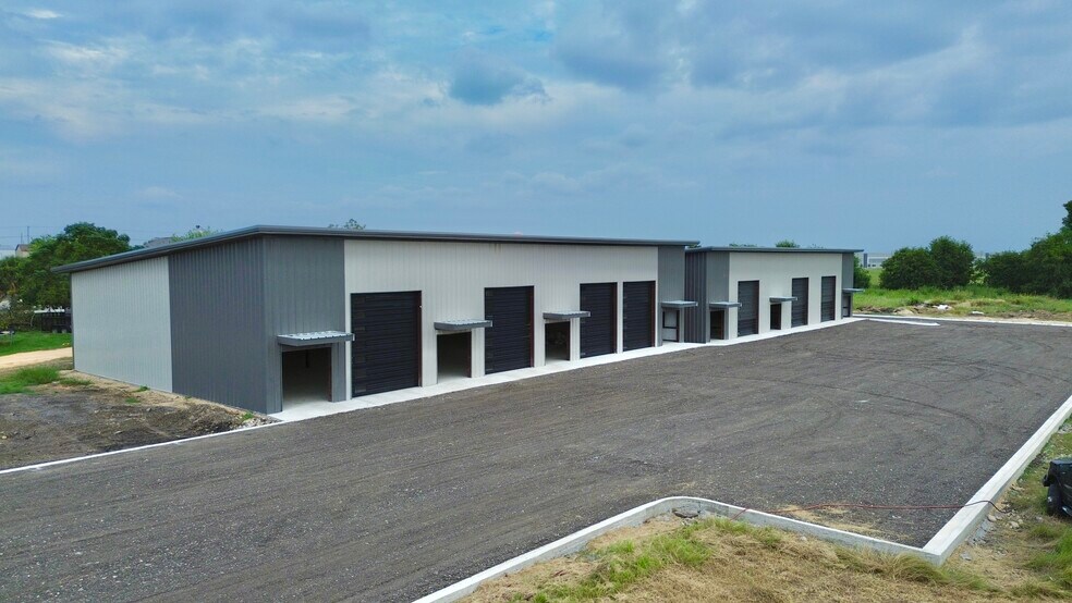 1836 County Road 109, Hutto, TX à louer - Photo de l’immeuble – Image 2 sur 10