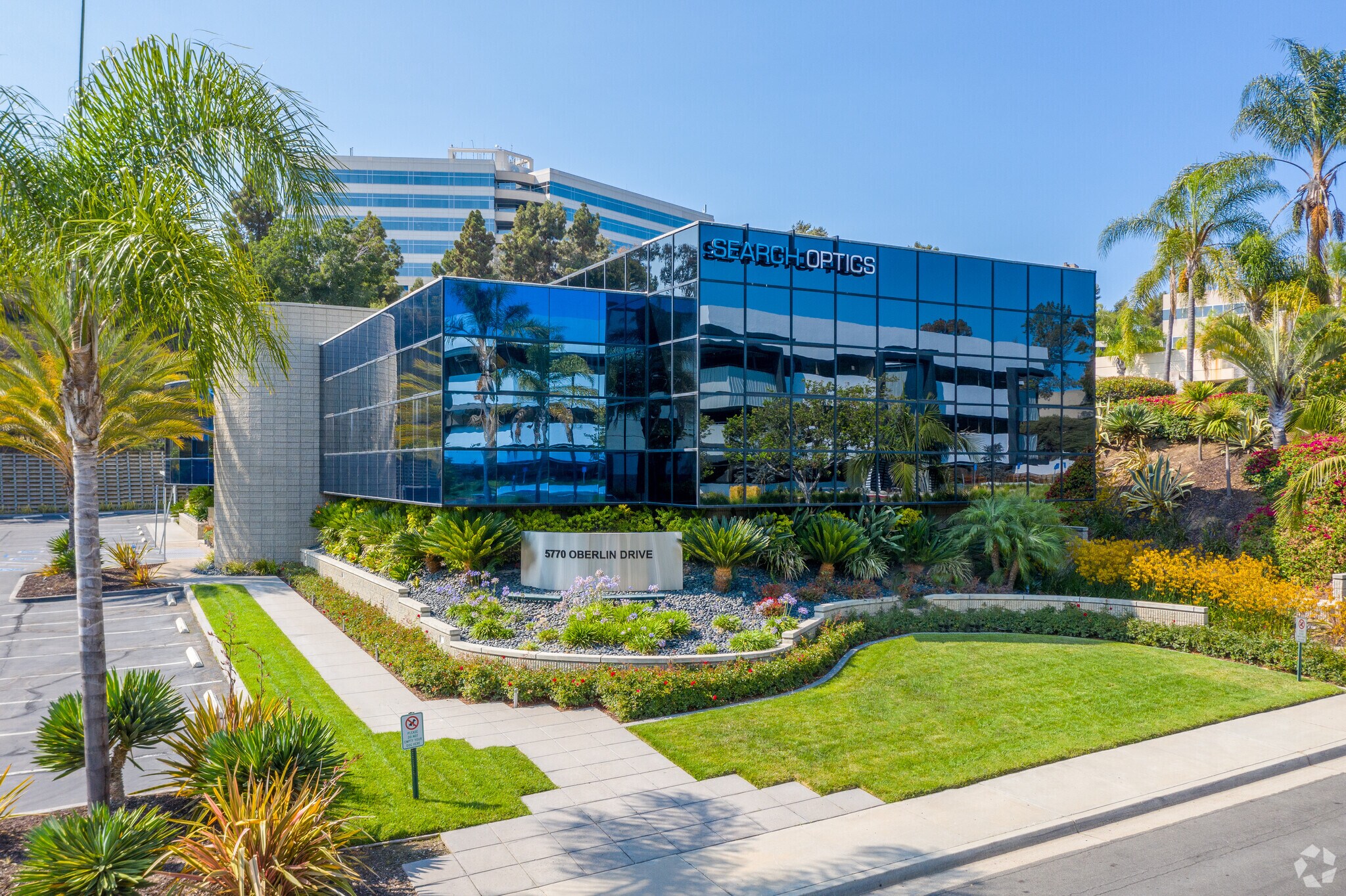 5770 Oberlin Dr, San Diego, CA à louer Photo principale– Image 1 sur 29